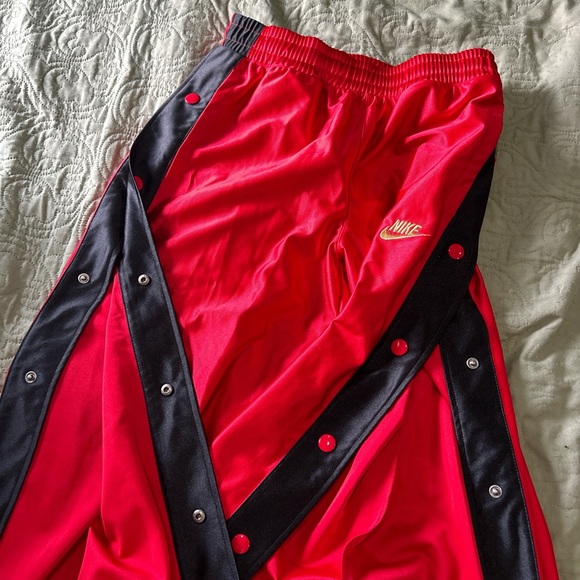Nike Women’s Red Icon Clash Popper Pants Size Small NEW NWT - Picture 7 of 9